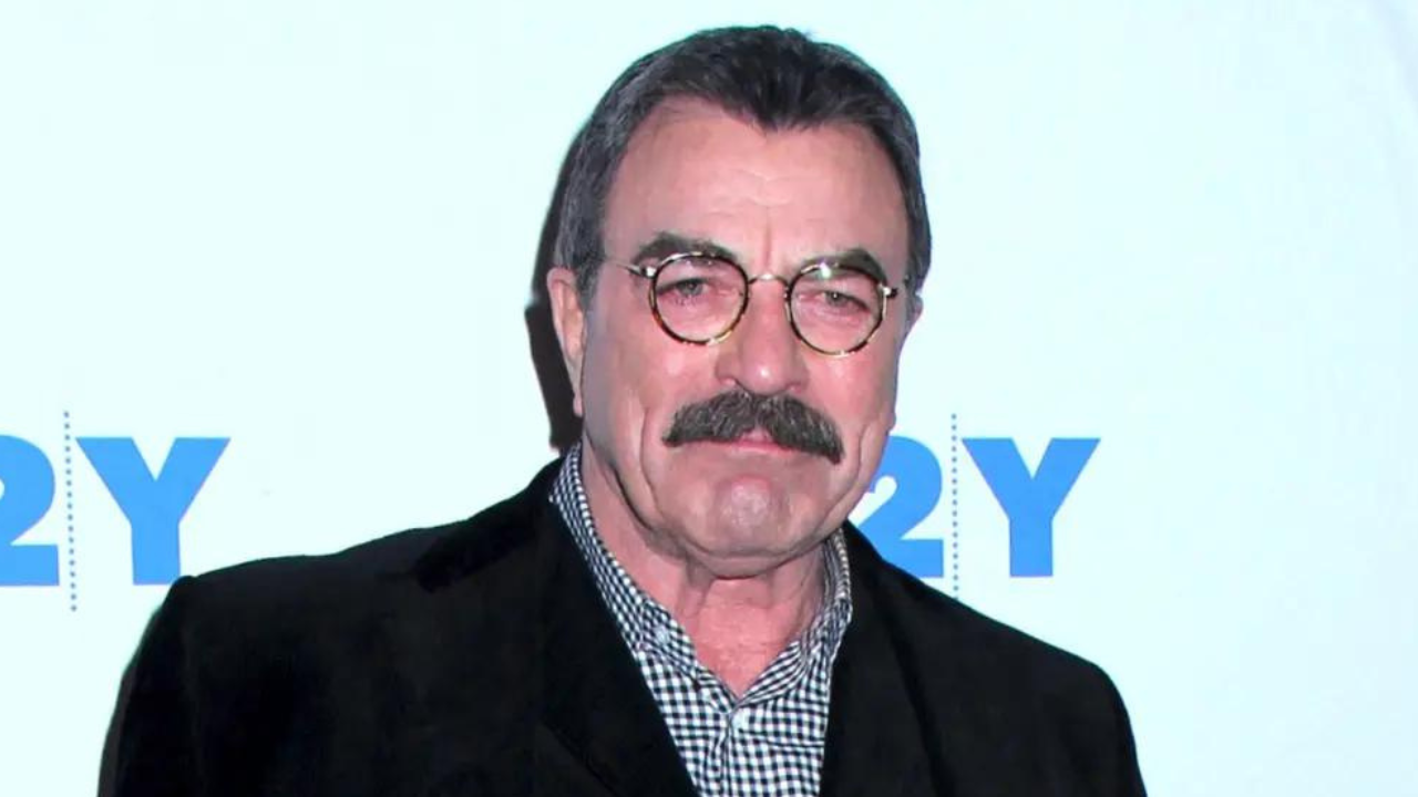 Tom Selleck ditches his trademark mustache and looks unrecognizable