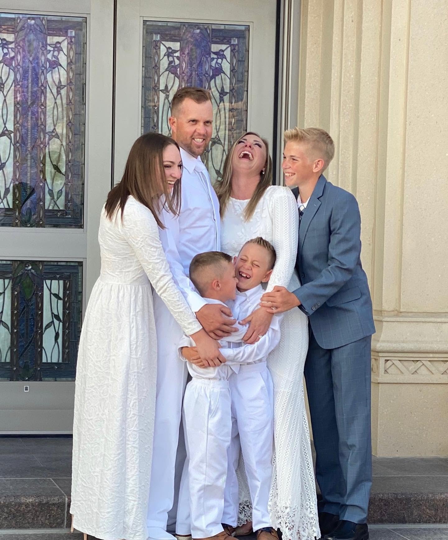 Surrounded by laughter and tight hugs, this vibrant photo captures the warmth and close-knit love that defined the Long family in happier times.