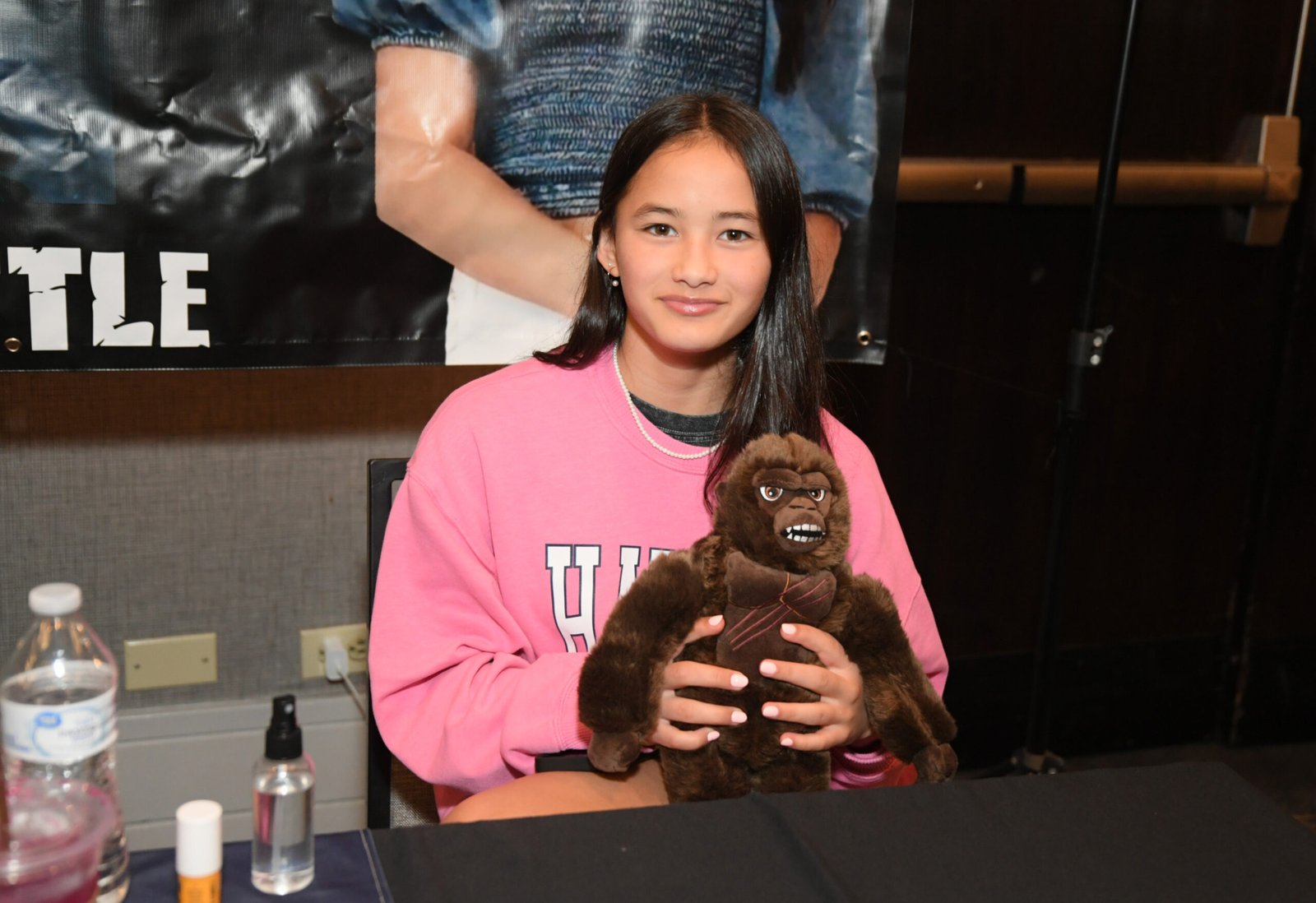 This photo shows Kaylee Hottle during one of her public appearances after gaining recognition for her role in the "Godzilla" franchise. Holding a King Kong plush toy, she appeared at an event celebrating Japanese pop culture, reflecting the growing connection between her career and the monster film series that introduced her to audiences worldwide.